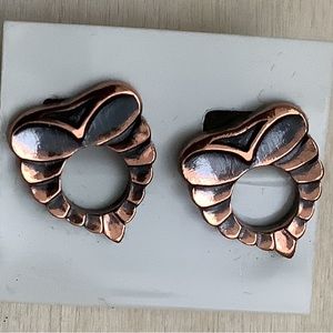 🧡🎀 Unique Vintage copper clip on earrings heart bow?